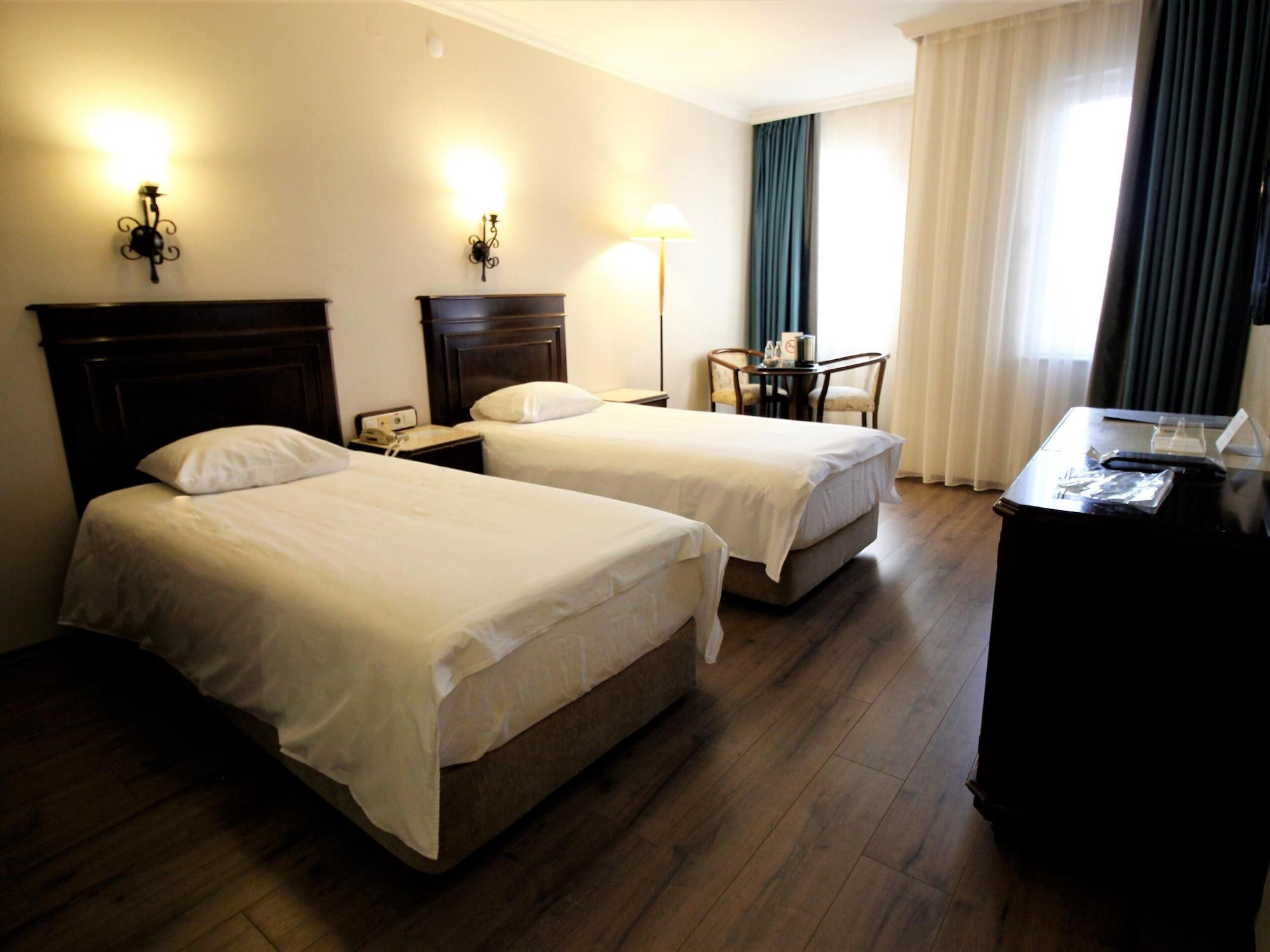 Montania Town Hotel Mudanya Bagian luar foto