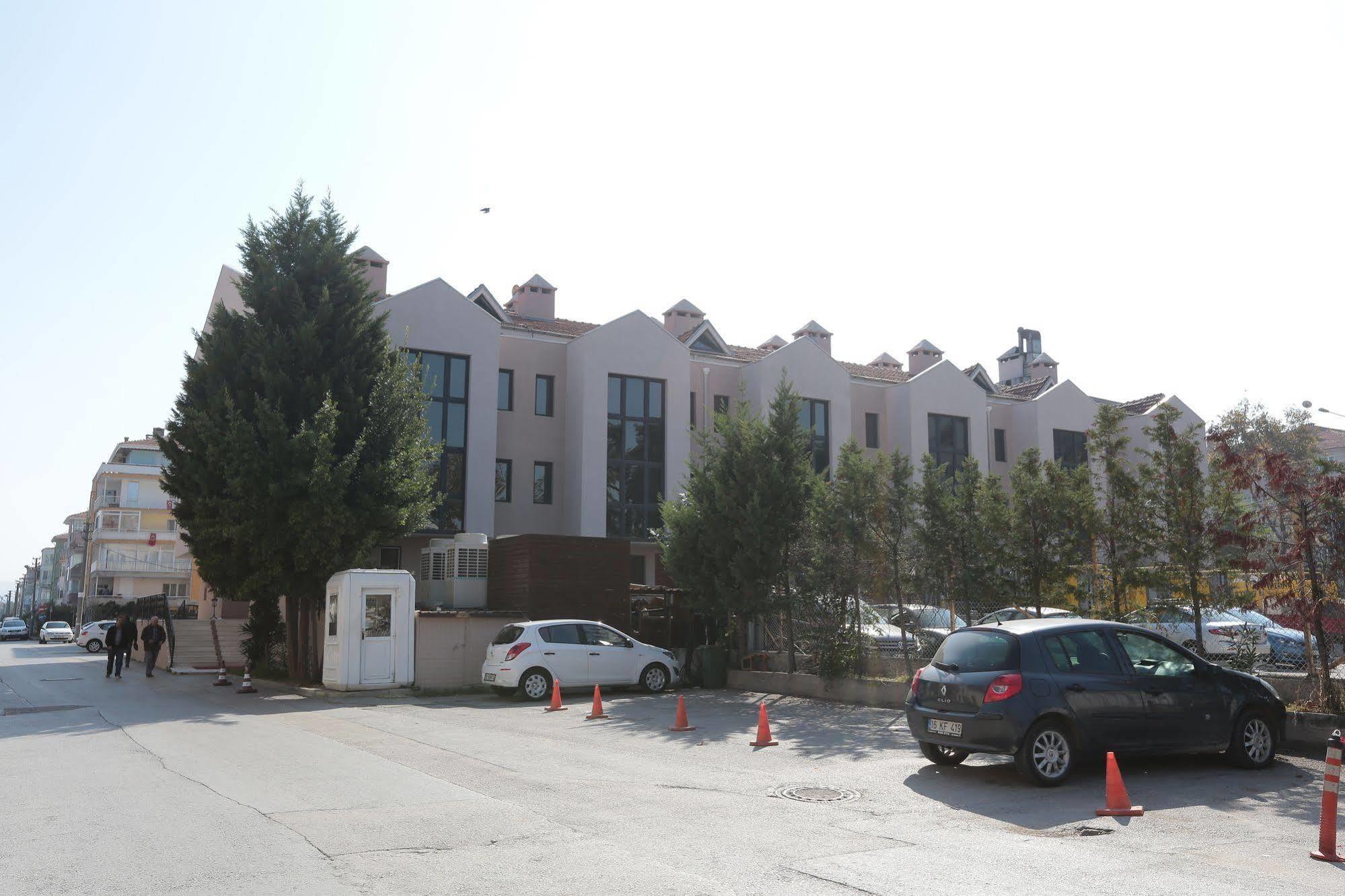 Montania Town Hotel Mudanya Bagian luar foto