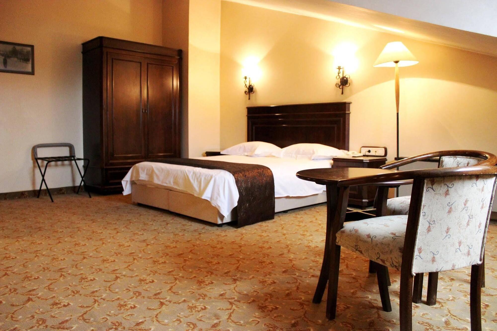 Montania Town Hotel Mudanya Bagian luar foto