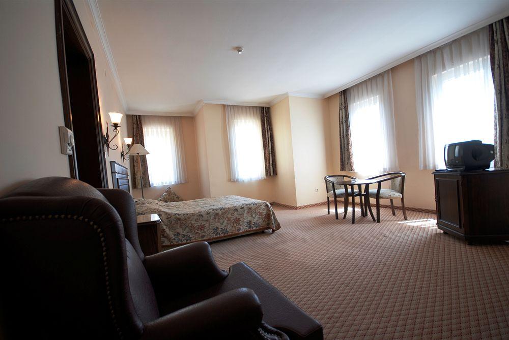 Montania Town Hotel Mudanya Bagian luar foto